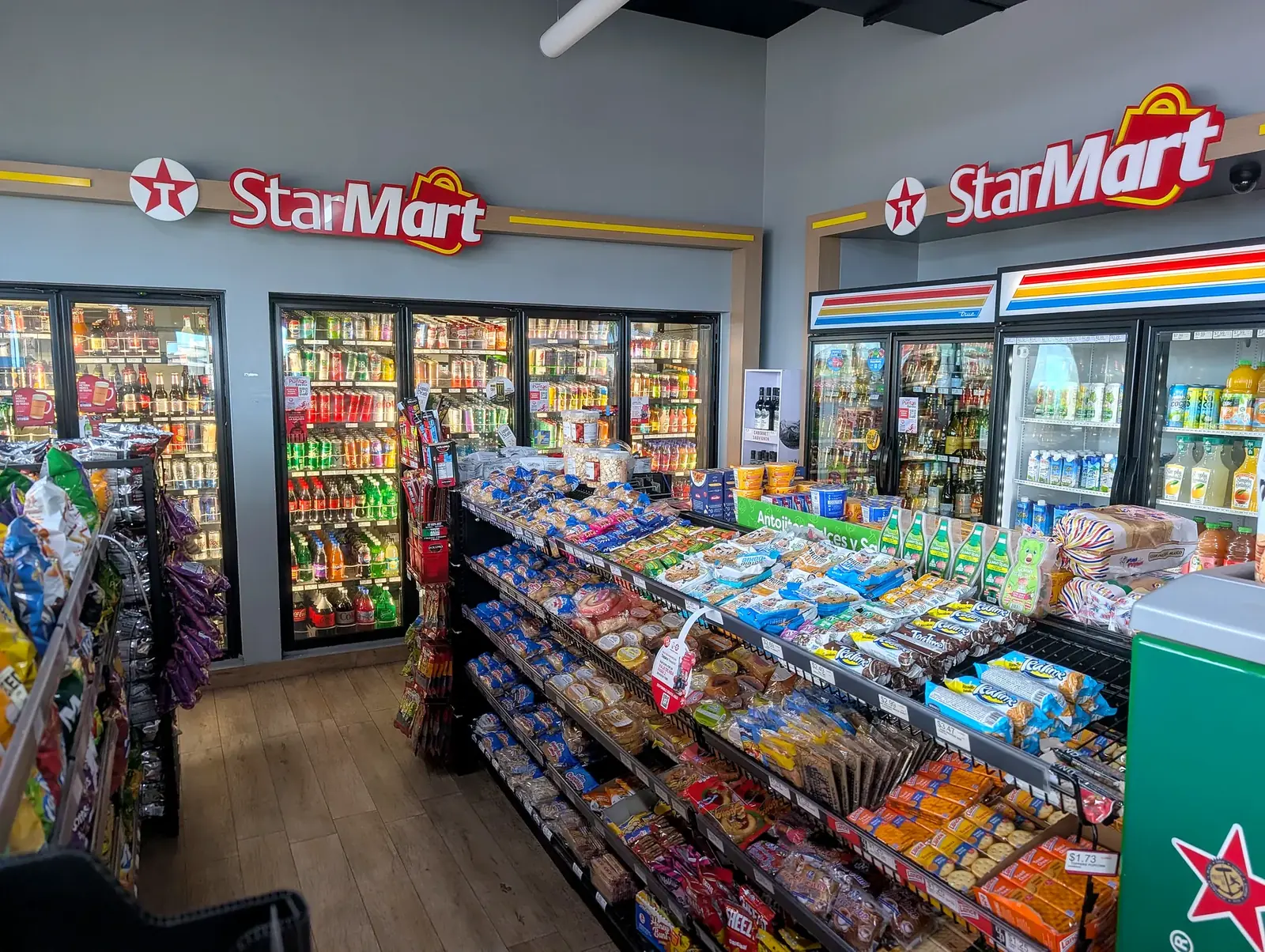 Pasillos y neveras del StarMart